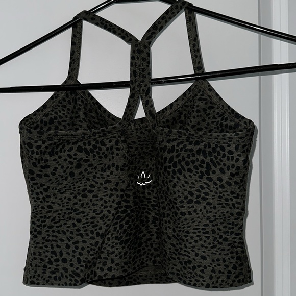 Beyond yoga printed crop performance tank - Picture 5 of 6